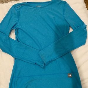 UNDER ARMOUR long top. Size large. Blue